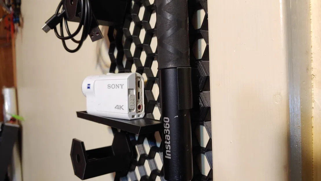 Kẹp gắn selfie stick Insta360 cho tường tổ ong - Image 4