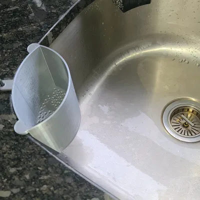 Giỏ rác treo cho bồn rửa chén trong nhà bếp