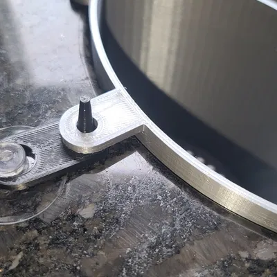 Giỏ rác treo cho bồn rửa chén trong nhà bếp