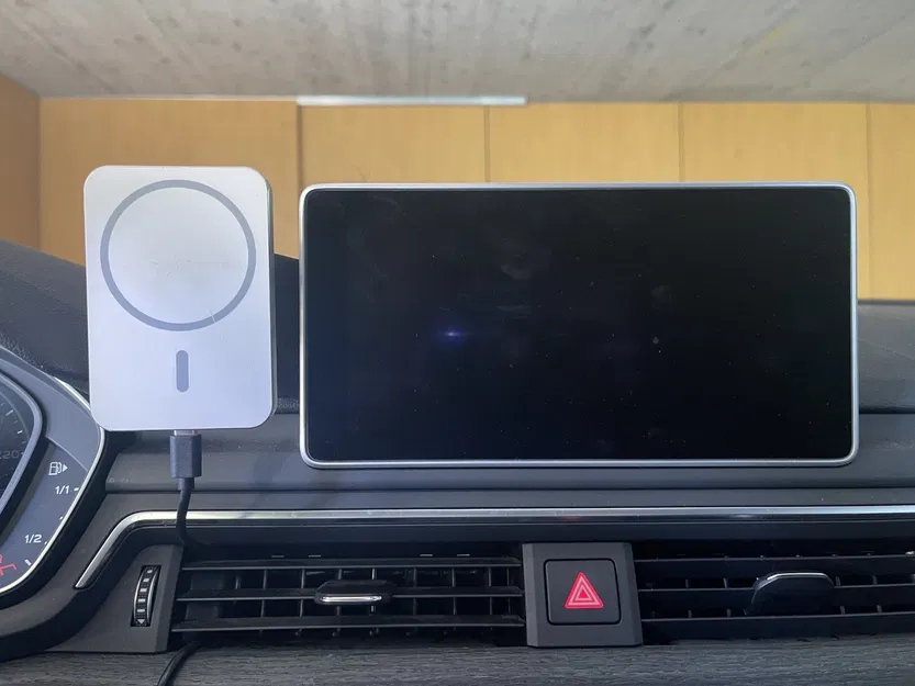 Bảng cố định Audi A4 cho iPhone với giá đỡ/ sạc MagSafe 2in1 - Image 1