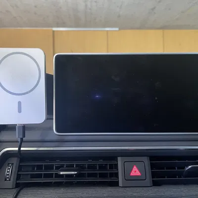 Bảng cố định Audi A4 cho iPhone với giá đỡ/ sạc MagSafe 2in1