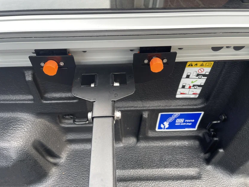 Kẹp cố định phân chia giường Ford Ranger - Image 2