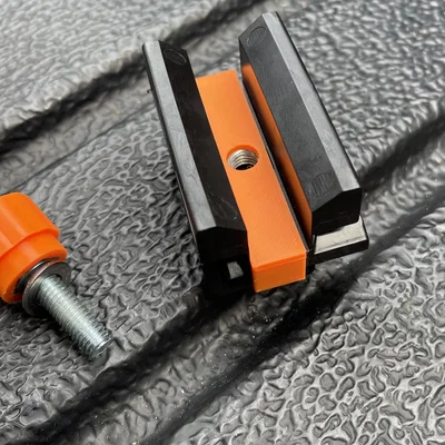 Kẹp cố định phân chia giường Ford Ranger