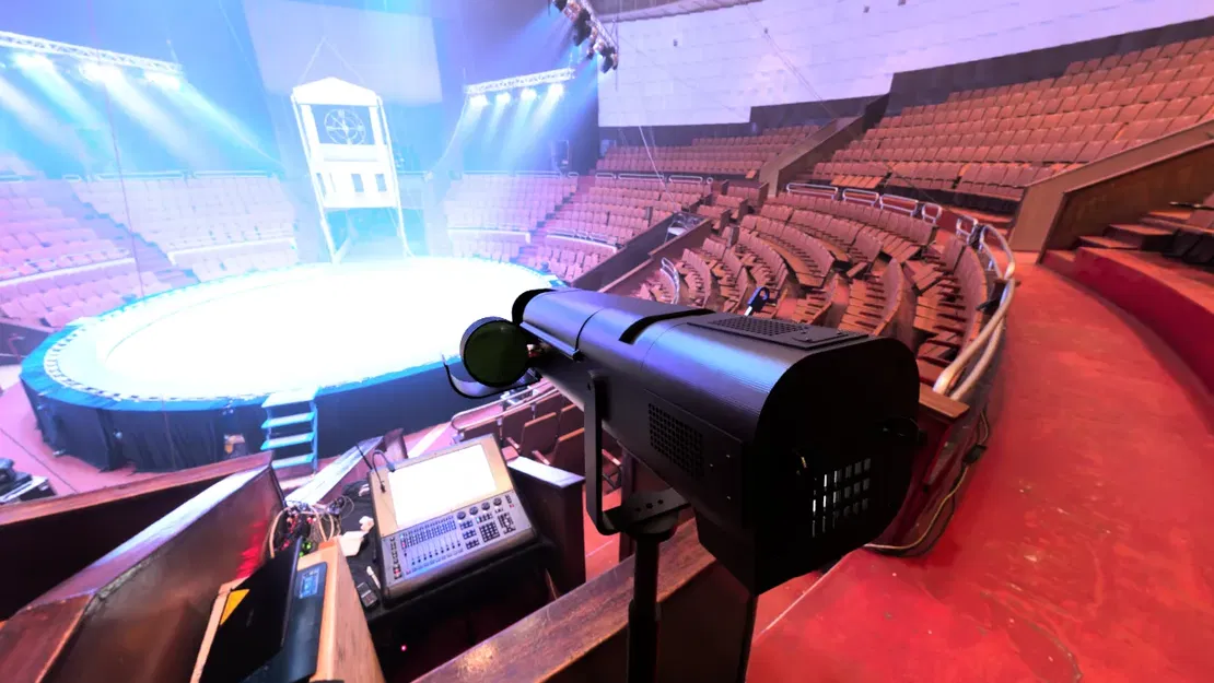 Đèn followspot chức năng Robert Juliat Cricket - Image 4