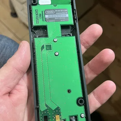 Bảng gắn MagSafe cho tay vịn trung tâm Audi A6 C6