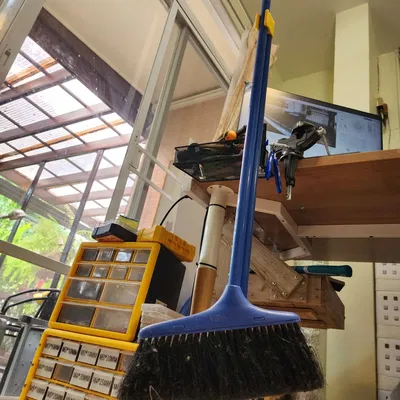 Tủ đựng chổi tiện lợi cho gia đình