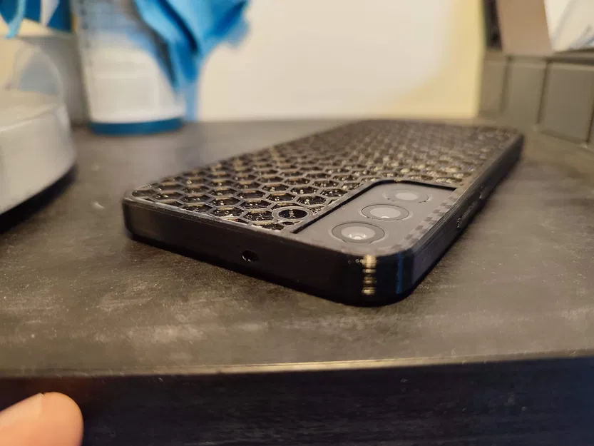 Ốp lưng Samsung Galaxy S22+ với thiết kế bảo vệ camera - Image 4