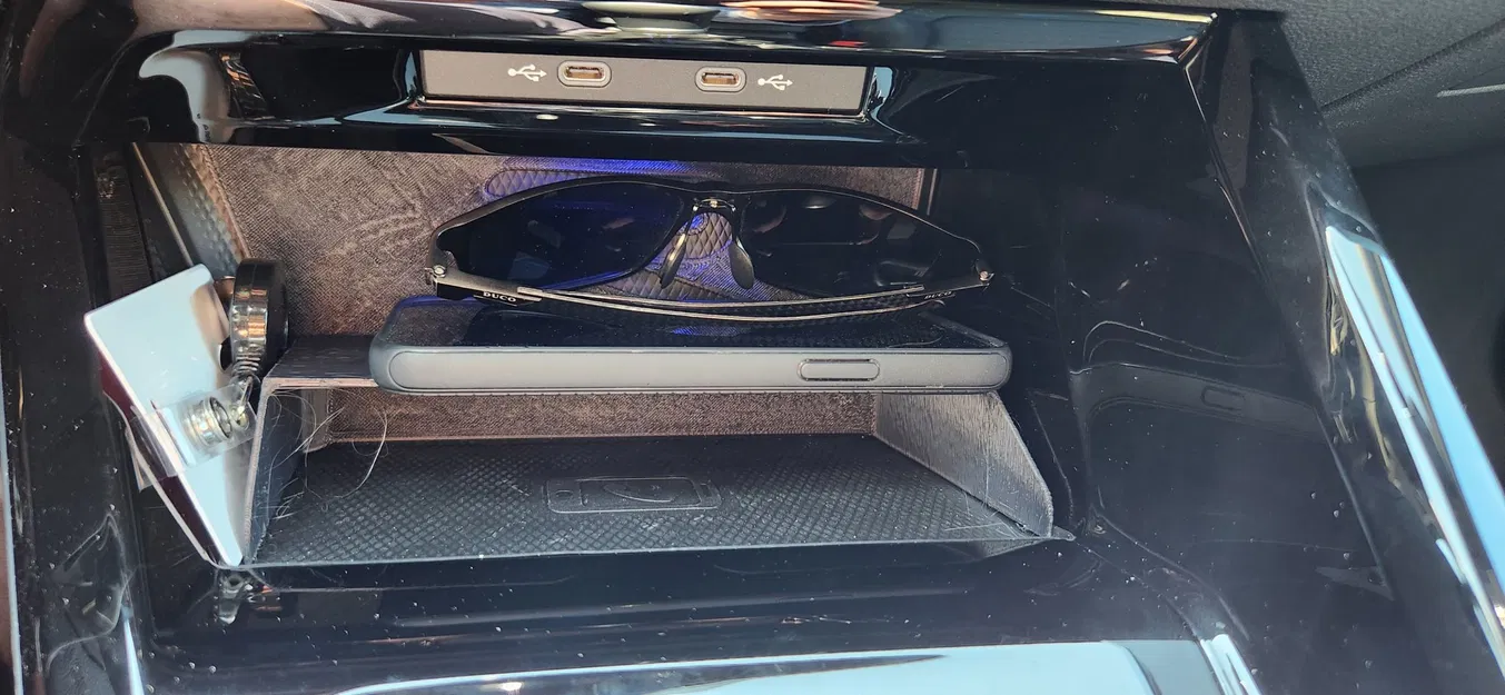 Giá đỡ sạc không dây cho VW Golf Mk8 - Image 1