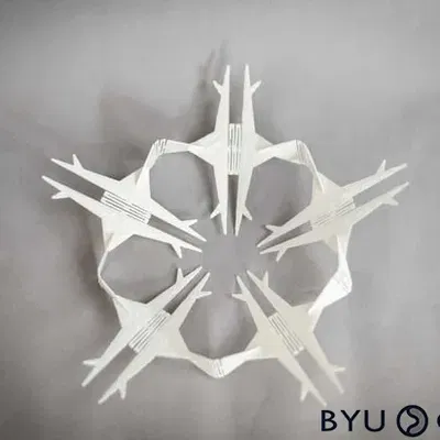 Kaleido-flake: Cây thông Noel hình bông tuyết xoay tròn