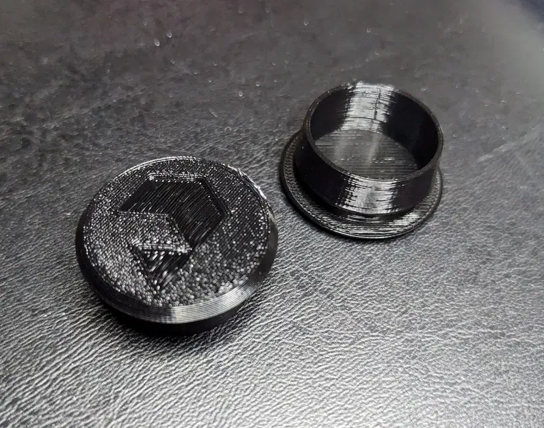 Nắp thay thế cho thùng rác ngoài trời Rubbermaid RM134501 - Image 4