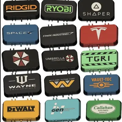 Hộp lưu trữ Bambu Labs với các nắp thương hiệu khác nhau