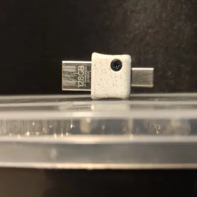 Vỏ bảo vệ USB Sandisk Ultra Dual với khóa hỏng