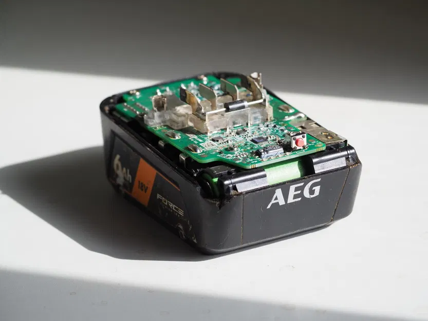 Thay thế linh kiện cho pin AEG 6ah hỏng hóc - Image 3