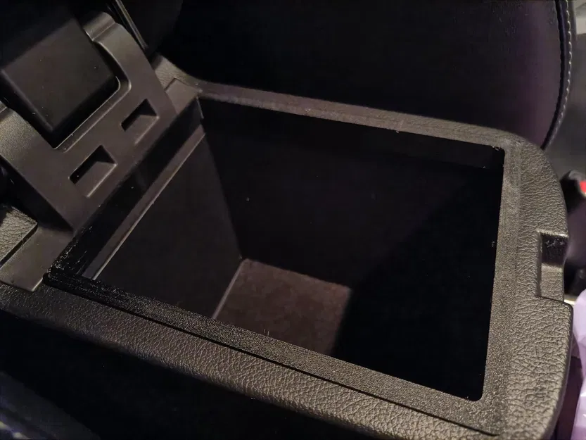 Khung chứa rác cho Mitsubishi Outlander 2019 - Image 2