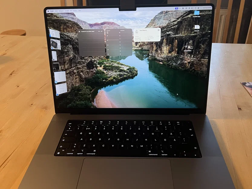 Giá đỡ iPhone Quad Lock cho MacBook Pro 16" M1 Pro - Image 2