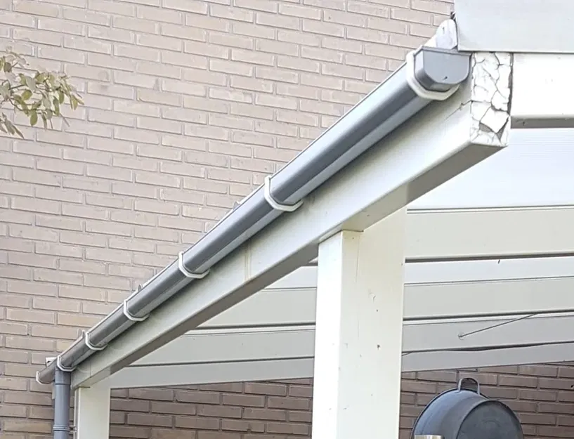 Giá đỡ mini cho máng nước 65mm gắn tường - Image 1