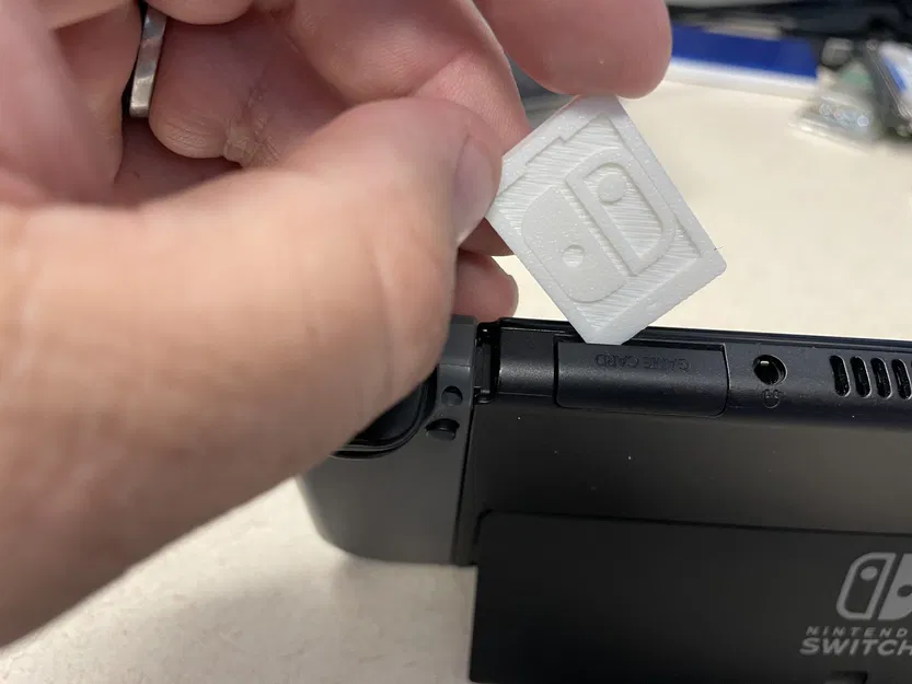 Nắp mở khe cắm thẻ game cho Nintendo Switch "Switchblade - Image 1