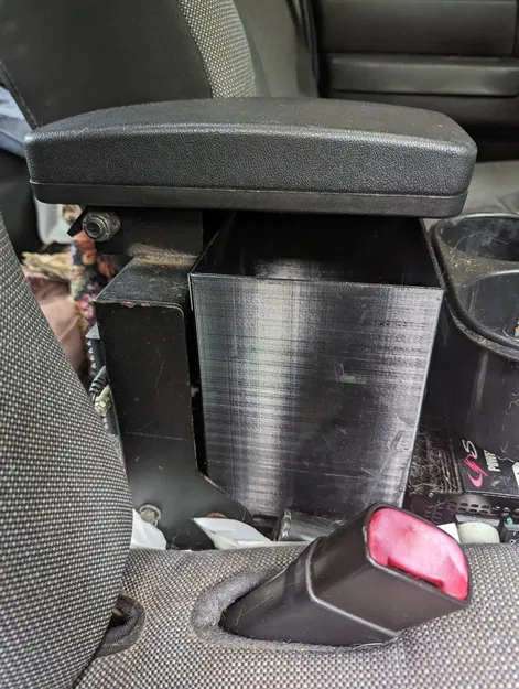 Ngăn để tay cho bảng điều khiển trung tâm của xe Crown Victoria - Image 1