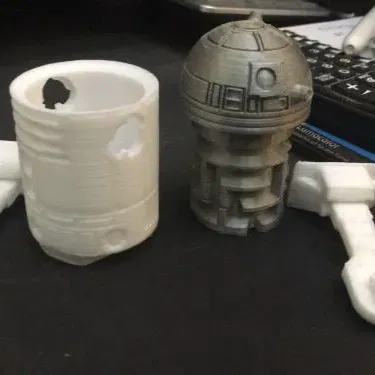 Mô hình R2-D2 có chân lên dây cót cho trò chơi ghép hình