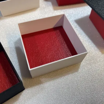 Hộp nhiều màu nhỏ cho trang sức với nắp in 3D