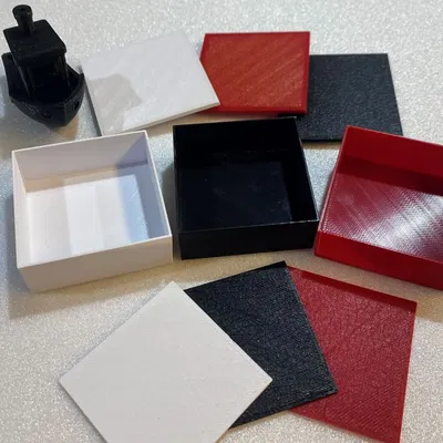 Hộp nhiều màu nhỏ cho trang sức với nắp in 3D