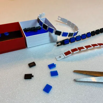 Vòng tay đa màu sắc với khóa cài