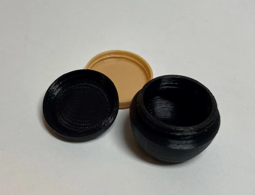 Lọ mỹ phẩm nhỏ với nắp đơn giản và uốn lượn - Image 1