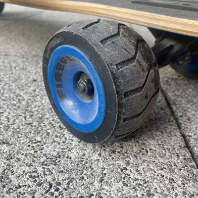 Lốp xe tùy chỉnh cho longboard với đường kính 68mm