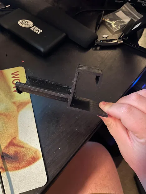 Giá đỡ tai nghe cho bàn làm việc IKEA Bekant - Image 3