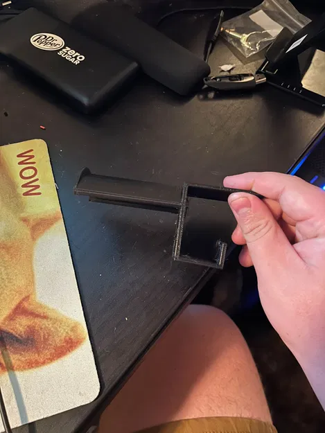 Giá đỡ tai nghe cho bàn làm việc IKEA Bekant - Image 5