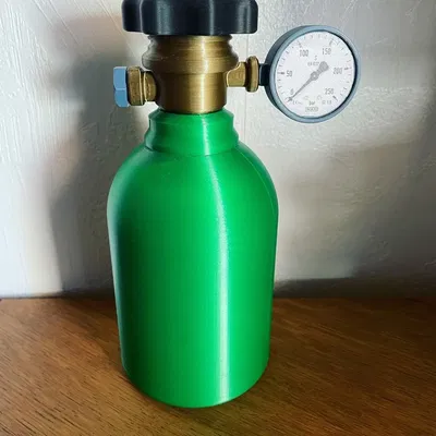 Két tiền tiết kiệm hình dạng bình gas