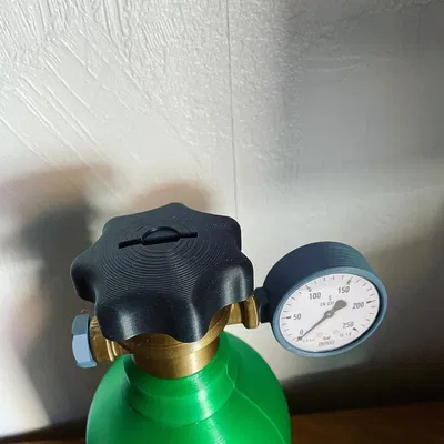 Két tiền tiết kiệm hình dạng bình gas