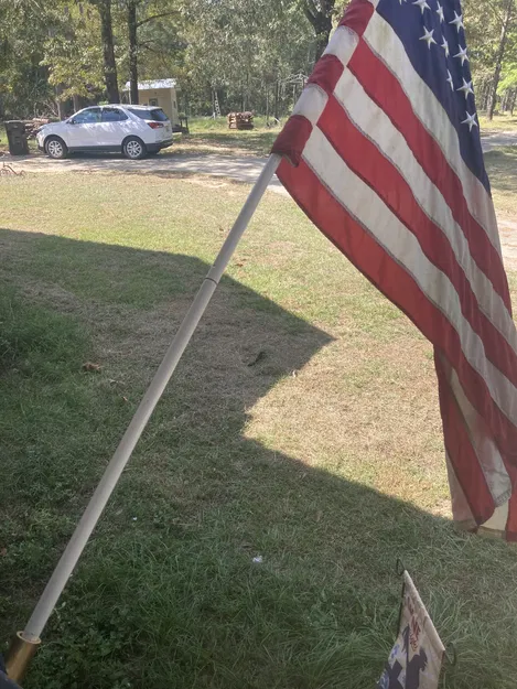 Giá đỡ cột cờ tự chế cho sân vườn - Image 3