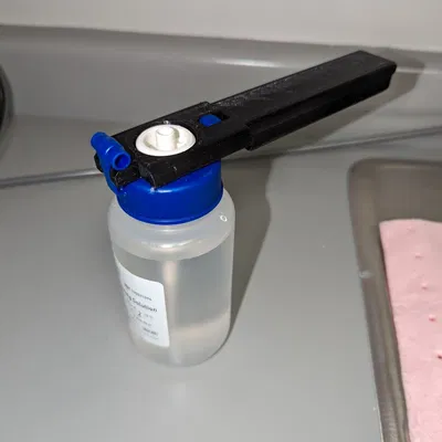 Mở nắp chai Ion Torrent S5 Genexus bằng dụng cụ chuyên dụng