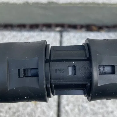 Thay thế đầu nối năng lượng mặt trời Betteri BC01