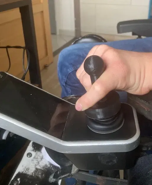 Joysticks thay thế cho xe lăn điện - Image 2