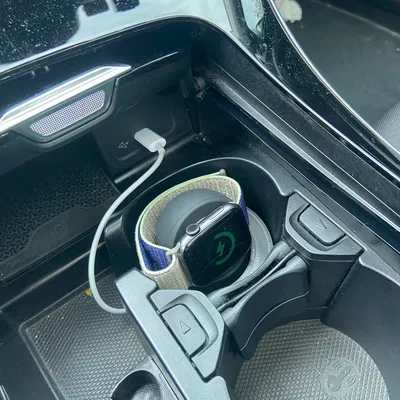 Giá đỡ sạc Apple Watch cho khay để cốc Mercedes C / GLC (2021+)