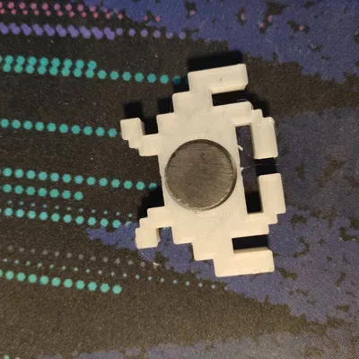 Kẻ xâm lược không gian với nam châm 10mm