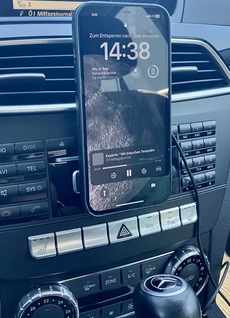 Giá đỡ sạc Magsafe cho iPhone trong khe CD ô tô - Image 2