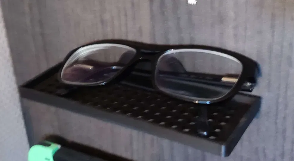 Giá đỡ kính mắt treo tường đơn giản - Image 1