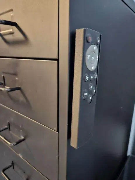 Vỏ bọc điều khiển từ xa Klipsch với nam châm tích hợp - Image 1