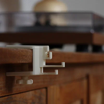 Giá đỡ đa năng cho cáp sạc và vít