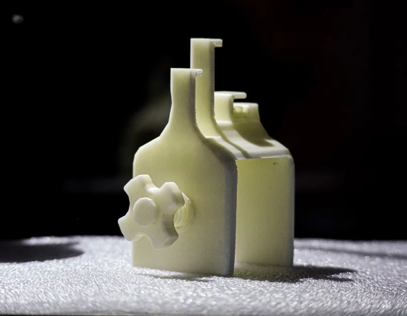 Giá đỡ đa năng cho cáp sạc và vít - Image 2