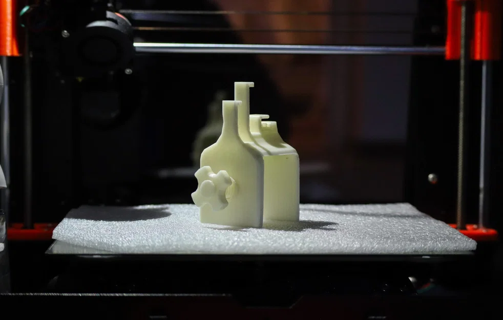 Giá đỡ đa năng cho cáp sạc và vít - Image 3