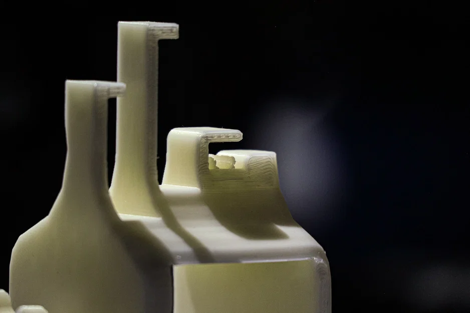 Giá đỡ đa năng cho cáp sạc và vít - Image 5