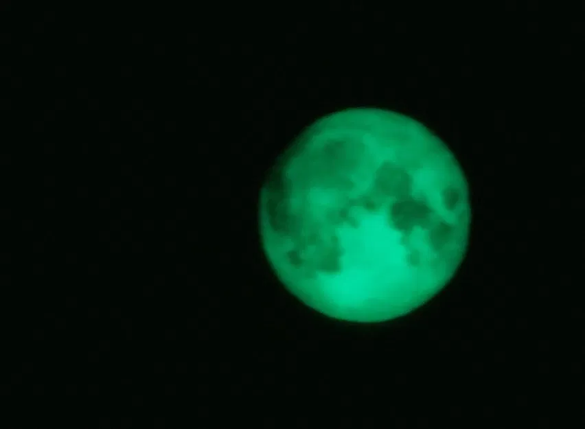 Mặt trăng phát sáng trong bóng tối cho phòng trẻ em - Image 2