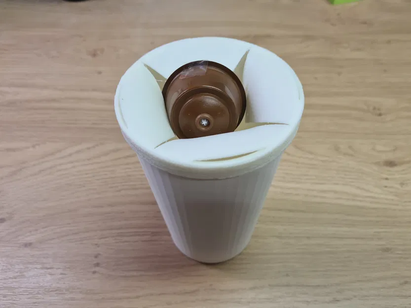 Thùng rác với nắp linh hoạt cho ô tô - Image 1