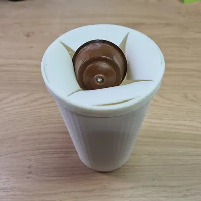 Thùng rác với nắp linh hoạt cho ô tô