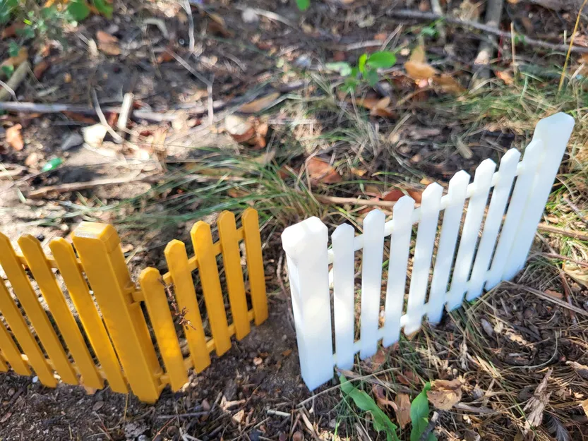 Hàng rào gỗ nhỏ với cổng in tại chỗ - Image 1