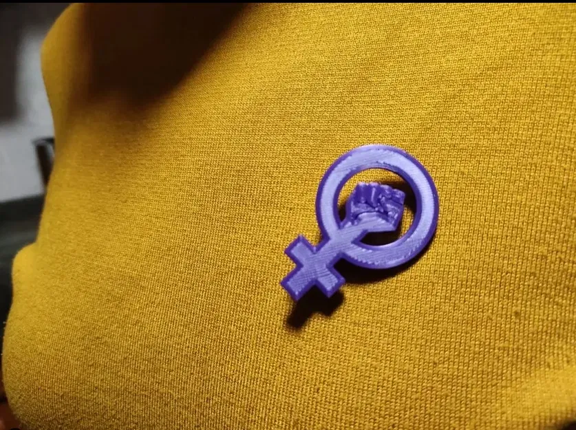 Bông cài áo với biểu tượng phong trào nữ quyền - Image 1